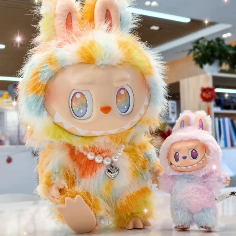 POP MART, LABUBU LES MONSTRES (Série High Energy Ahead), ROCK THE UNIVERSE (Telure rayée, rendu), Collier cœur, Peluche